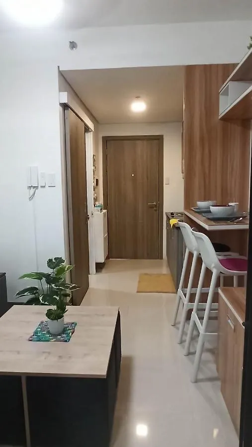 Cozy 1Br With Netflix & Balcony Pool View Condo Manila