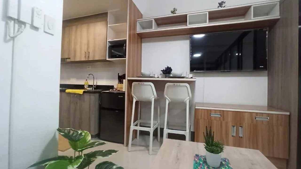 Apartment Cozy 1Br With Netflix & Balcony Pool View Condo Manila