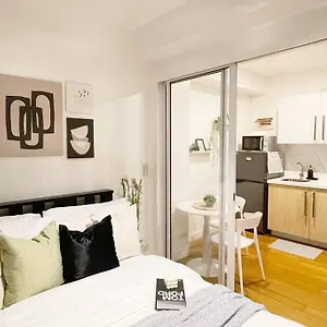 Apartment The Serene Escape Rockwell Makati City View 1br, Manila